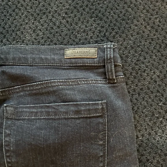 EUC Blank NYC jeans. - Picture 8 of 9